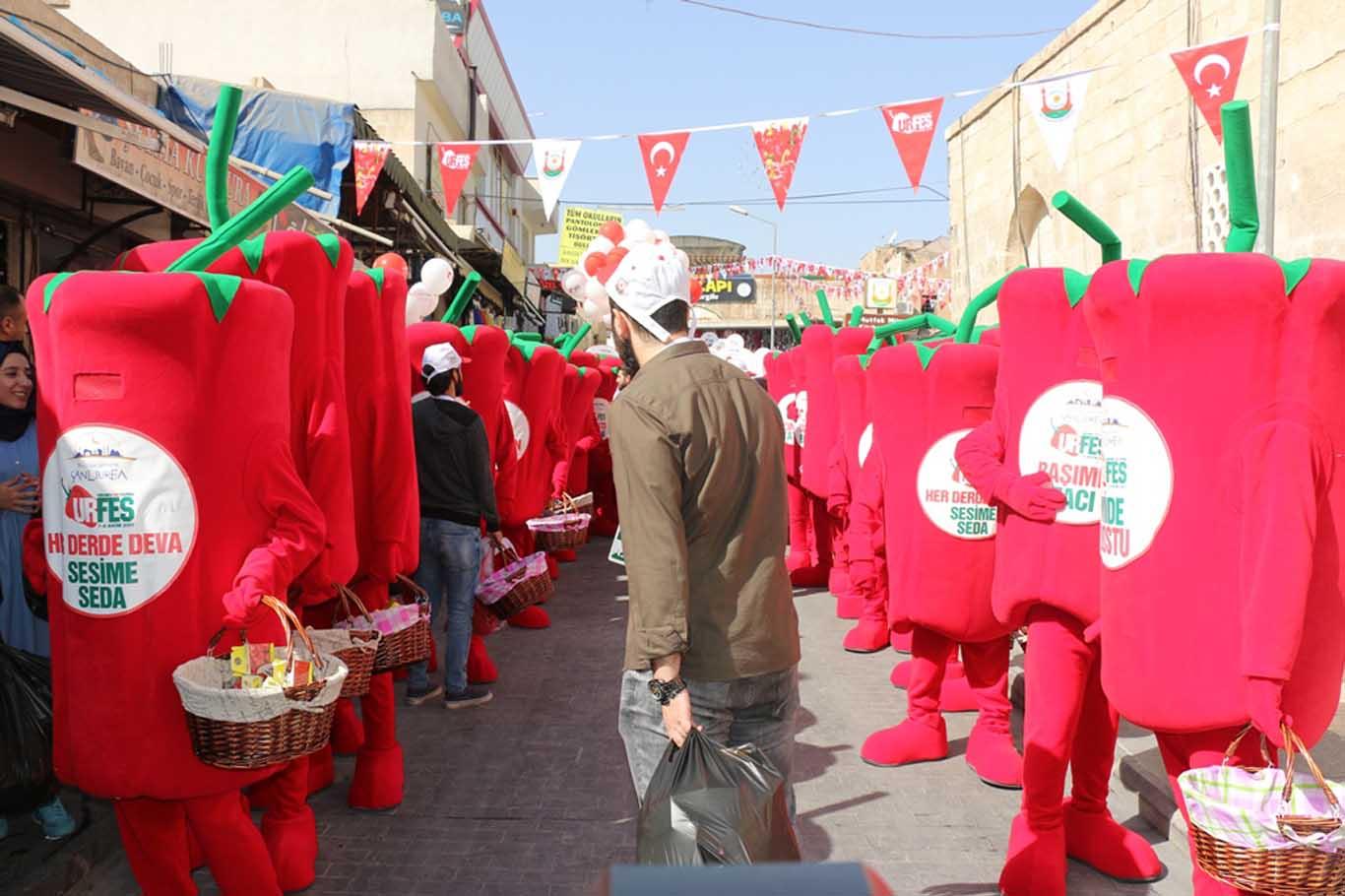 Şanlıurfalılar isot için yürüdü Şanlıurfalılar isot için yürüdü